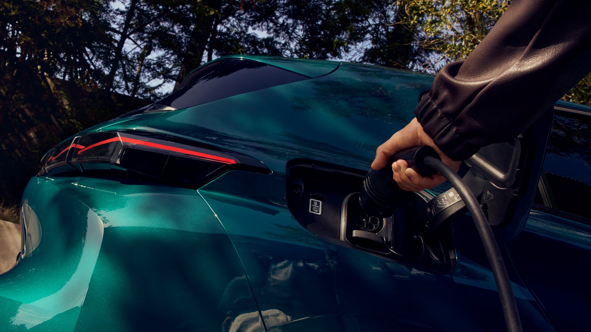 PEUGEOT E-308 charging